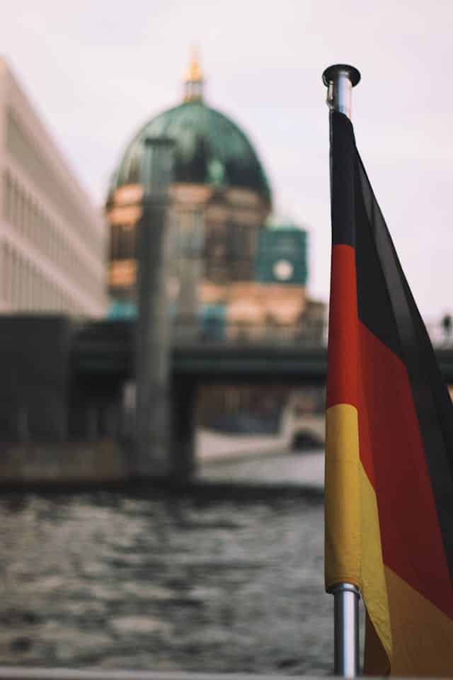 10 ventajas de vivir y trabajar en Alemania. Johanna Campos de Enfymed En Alemania ayuda a profesionales latinoamericanos a certificar, homologar su título en alemania.